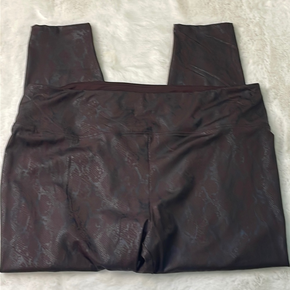 Simply vera, brown snake, print leggings 2X